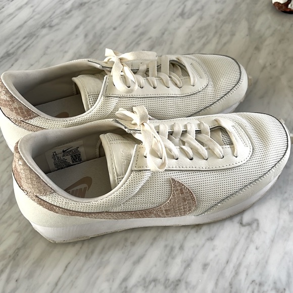 Nike Shoes - Women’s NIKE DAYBREAK Sneaker